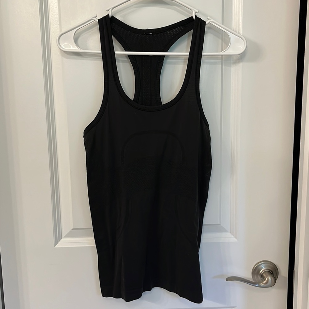 Lululemon Swiftly tank.